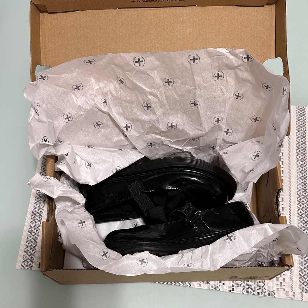Dr. Martens Kids Glossy Black Dress Shoes - Picture 8 of 8
